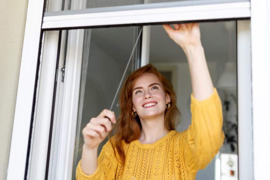 Frau am Fenster